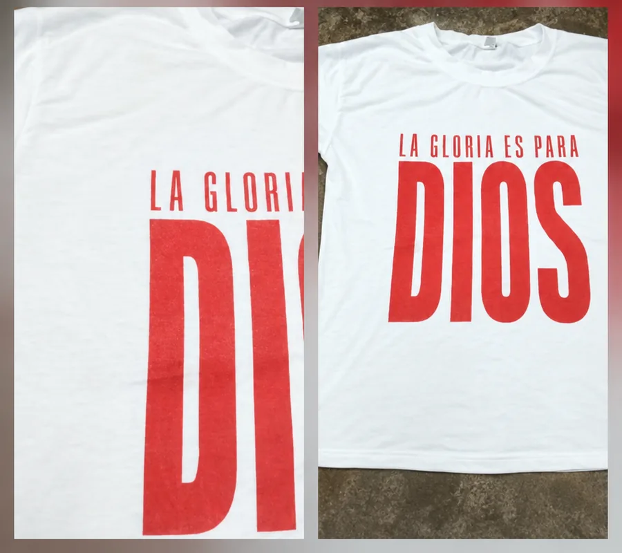 Remera blanca limpia después del tratamiento